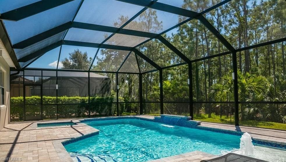 8198 Valiant DR, NAPLES FL 34104-4