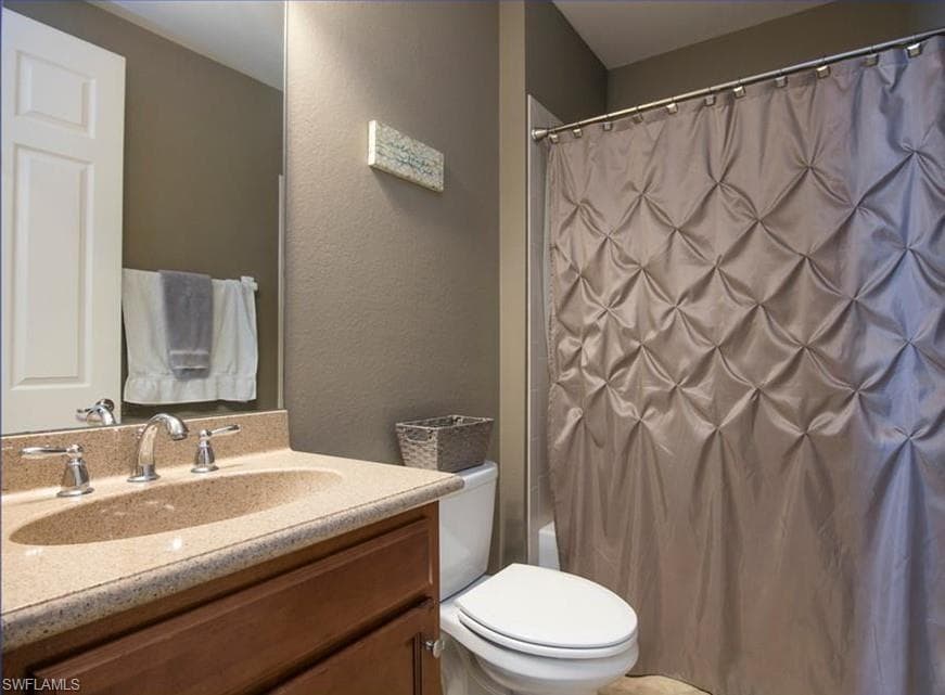 8198 Valiant DR, NAPLES FL 34104-8