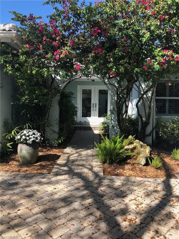 677 18th AVE S, NAPLES FL 34102-1