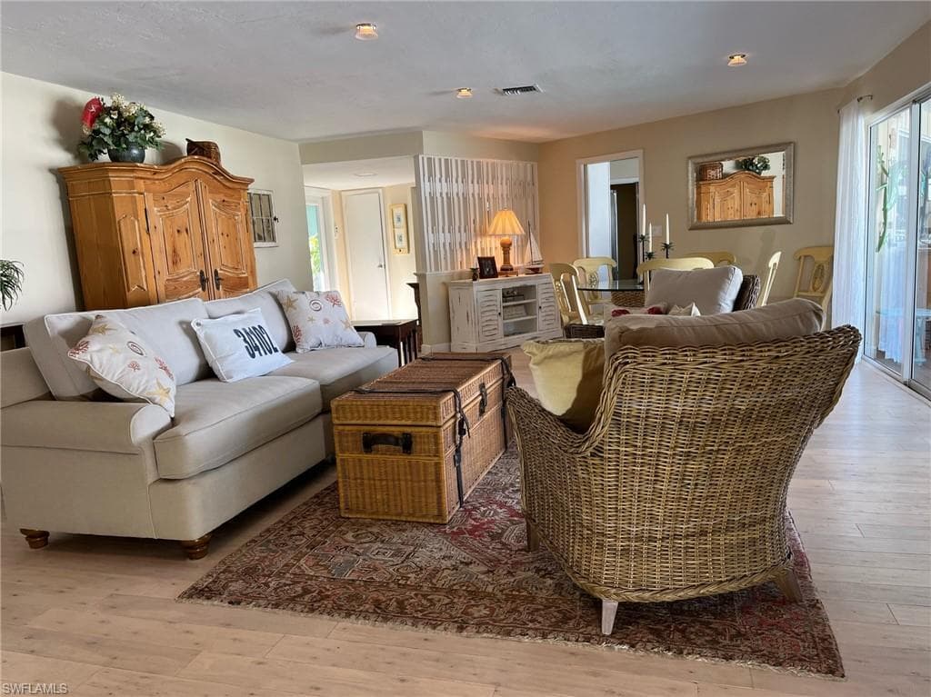 677 18th AVE S, NAPLES FL 34102-5