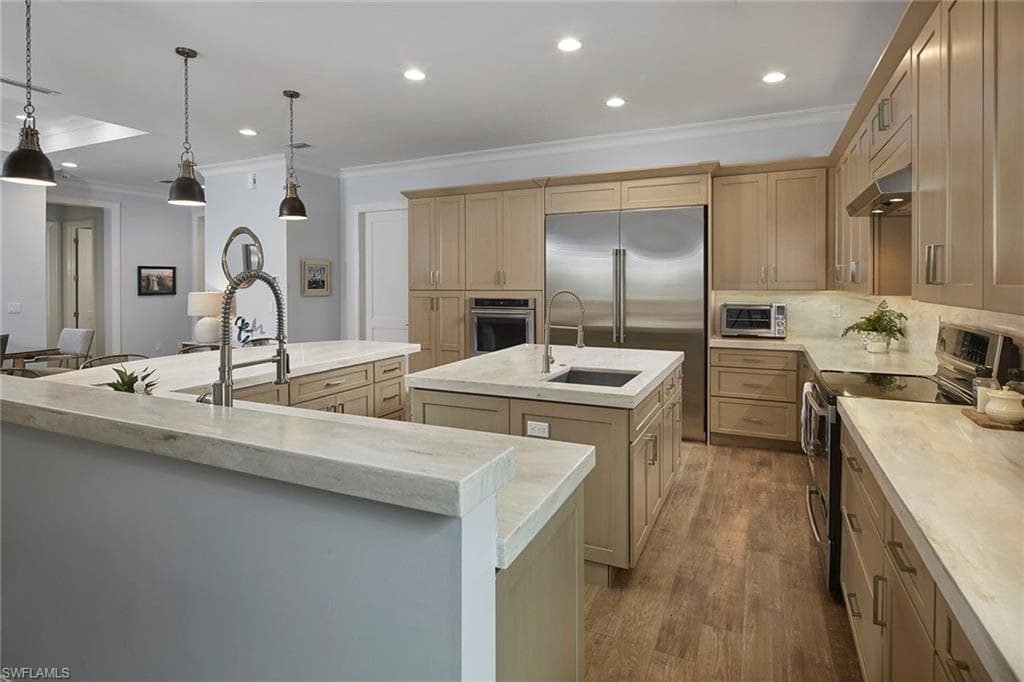 2863 Coco Lakes DR, NAPLES FL 34105-5