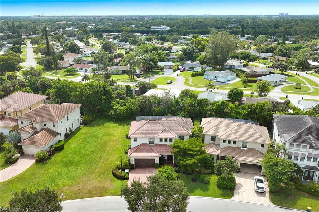 2863 Coco Lakes DR, NAPLES FL 34105-35