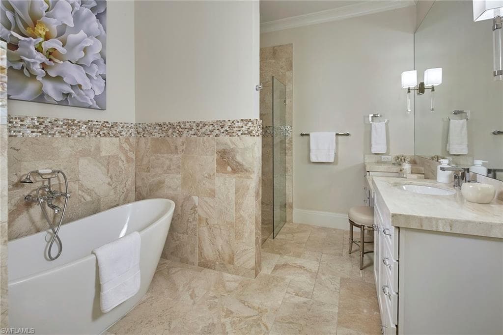 2863 Coco Lakes DR, NAPLES FL 34105-18