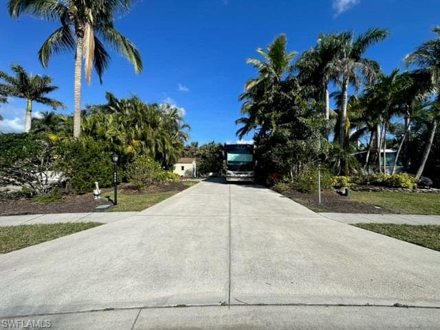 4995 Coach LN, NAPLES FL 34114-2
