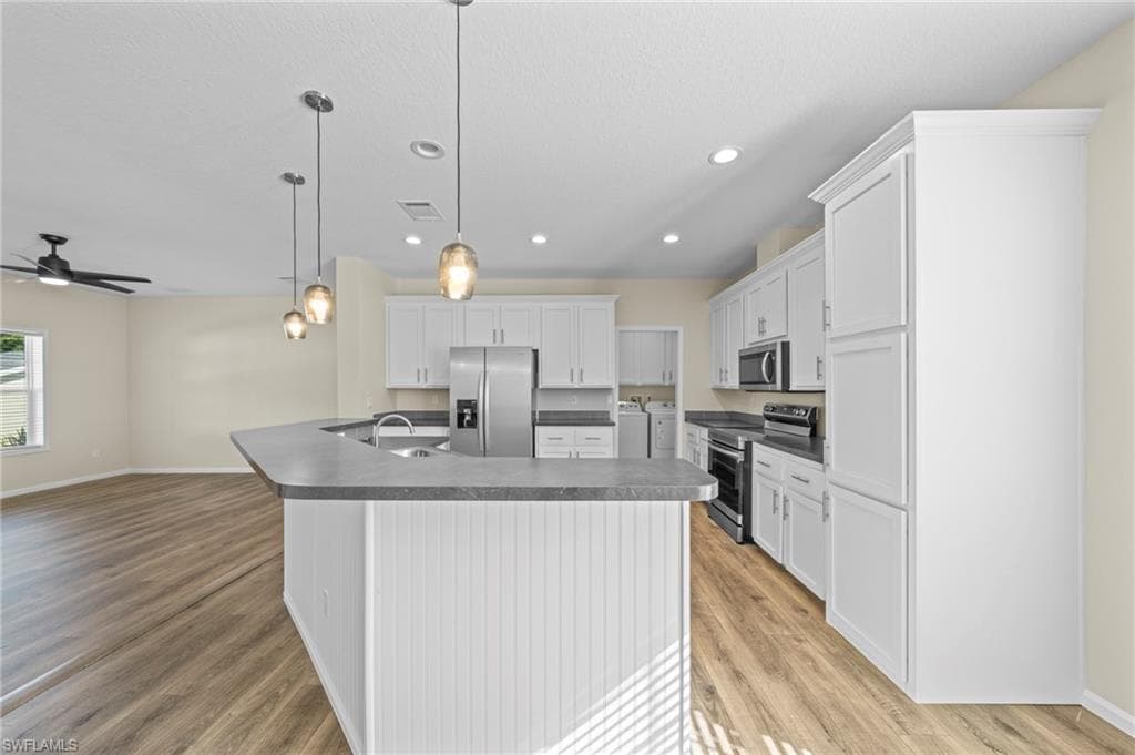 24 Red Poinciana DR, FORT MYERS FL 33908-4