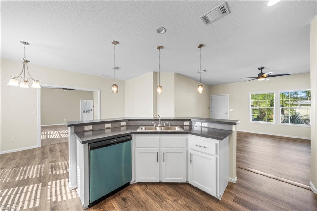 24 Red Poinciana DR, FORT MYERS FL 33908-8