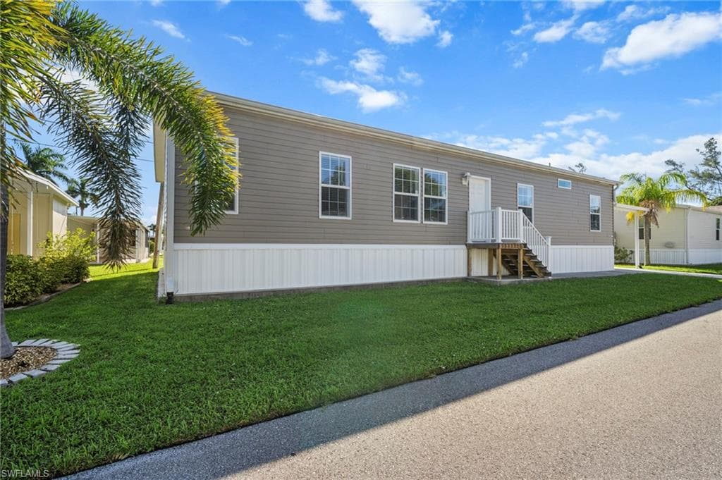24 Red Poinciana DR, FORT MYERS FL 33908-33
