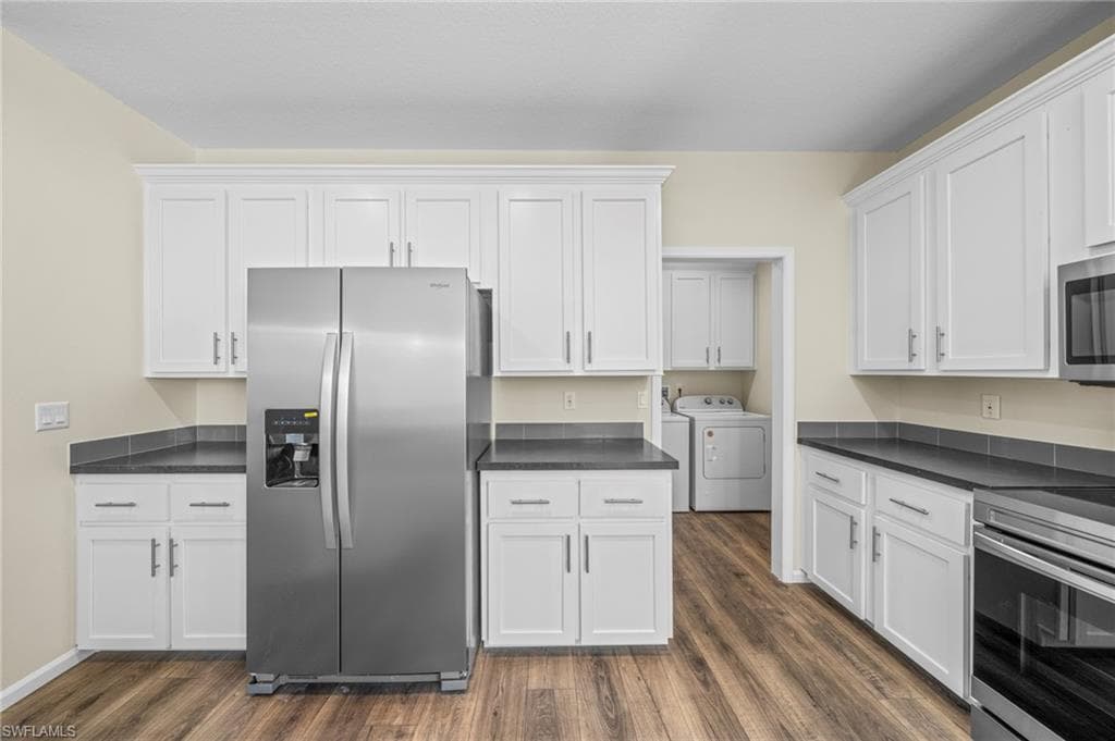 24 Red Poinciana DR, FORT MYERS FL 33908-7