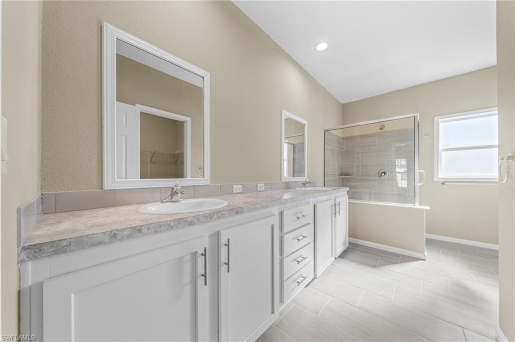 24 Red Poinciana DR, FORT MYERS FL 33908-24