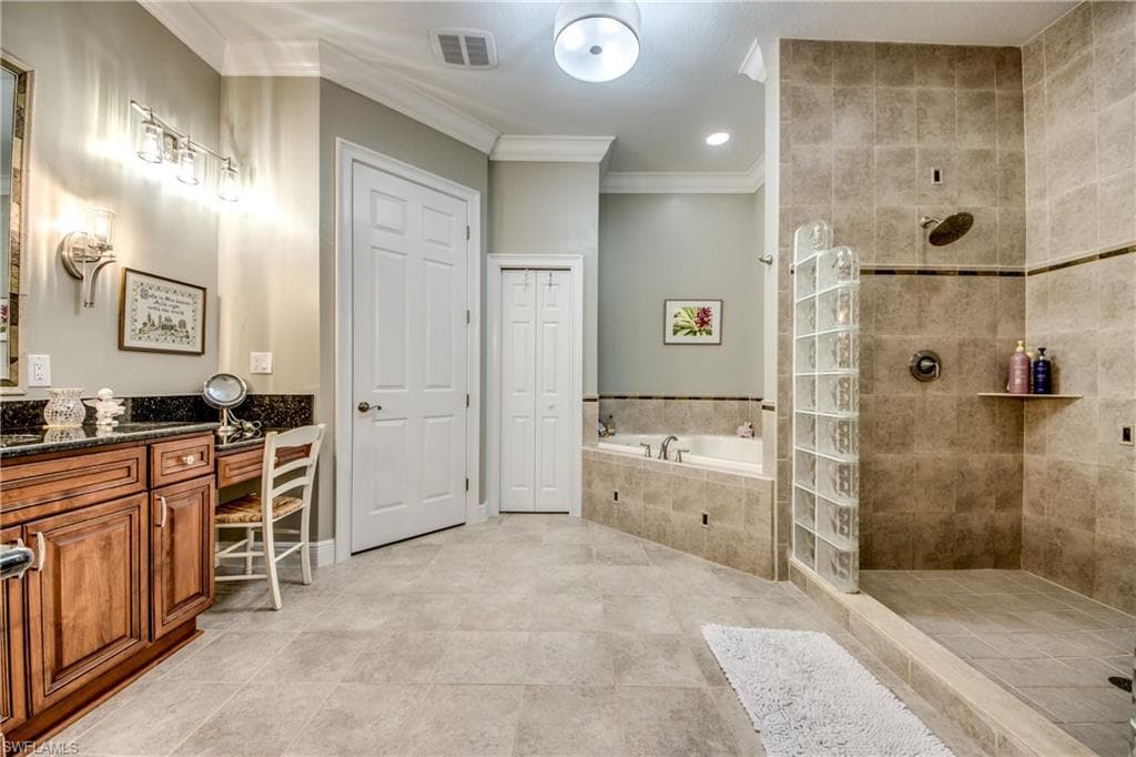 1640 Beach PKWY # 301, CAPE CORAL FL 33904-26