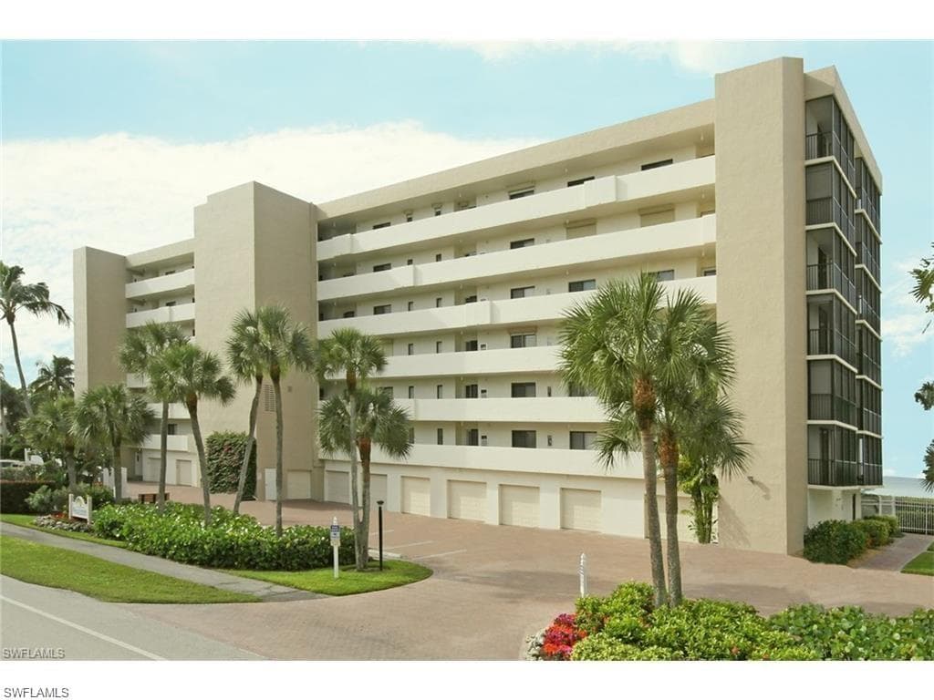 10475 Gulf Shore DR # 114, NAPLES FL 34108-1