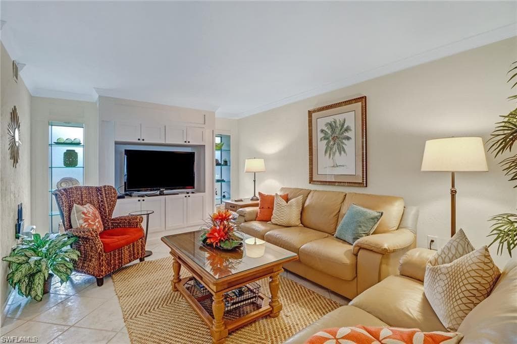 10475 Gulf Shore DR # 114, NAPLES FL 34108-11
