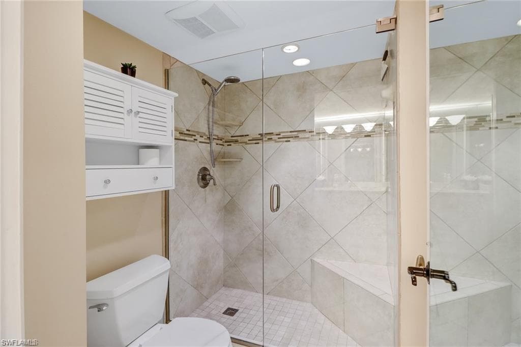 10475 Gulf Shore DR # 114, NAPLES FL 34108-8