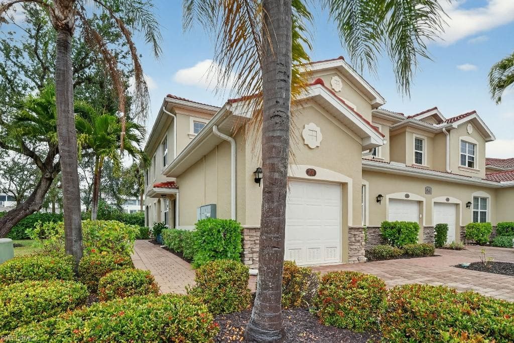 8541 Oakshade CIR # 201, FORT MYERS FL 33919-1