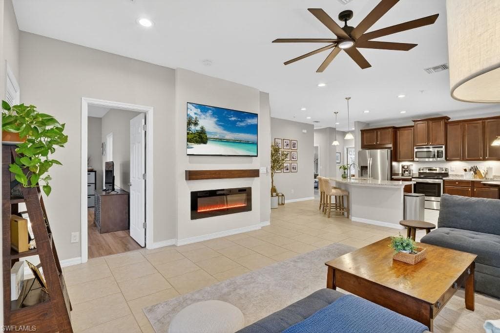 8541 Oakshade CIR # 201, FORT MYERS FL 33919-17