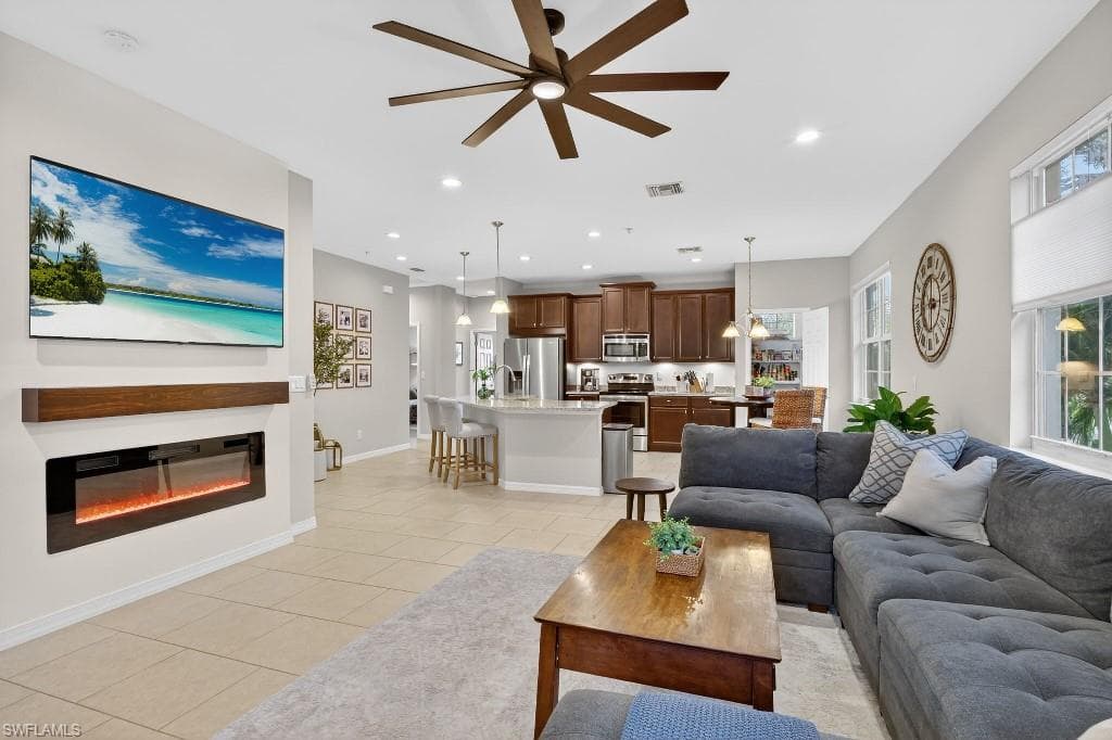 8541 Oakshade CIR # 201, FORT MYERS FL 33919-18