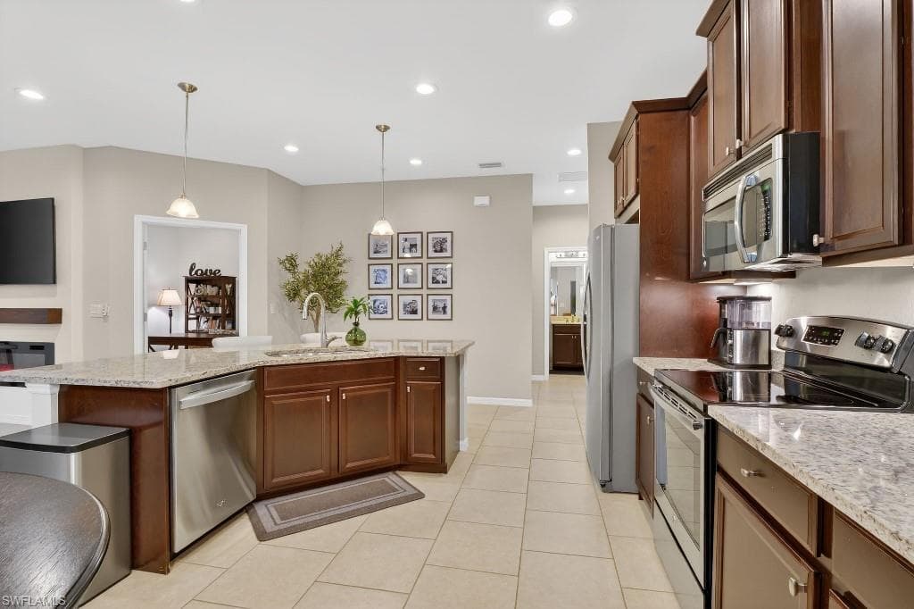 8541 Oakshade CIR # 201, FORT MYERS FL 33919-7