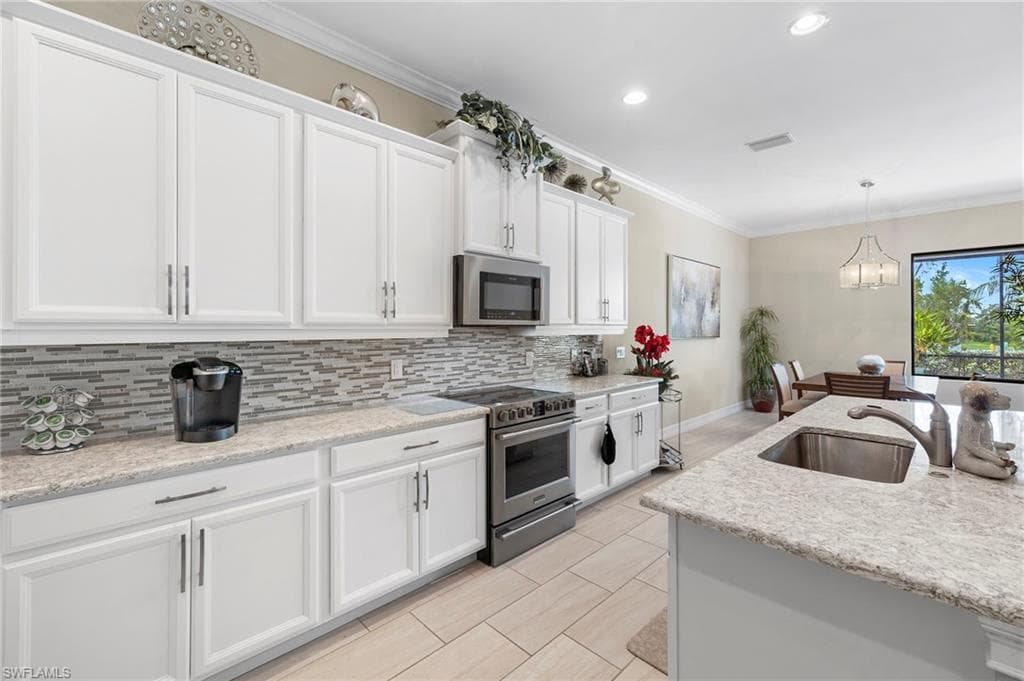 8741 Westwood Oaks PL, FORT MYERS FL 33908-6