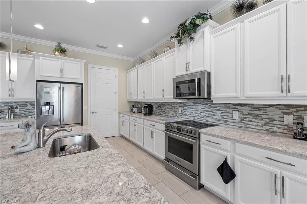 8741 Westwood Oaks PL, FORT MYERS FL 33908-8