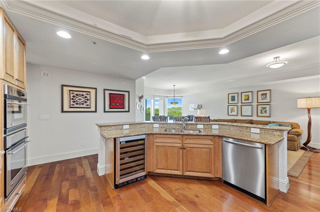 285 GRANDE WAY # 404, NAPLES FL 34110-11