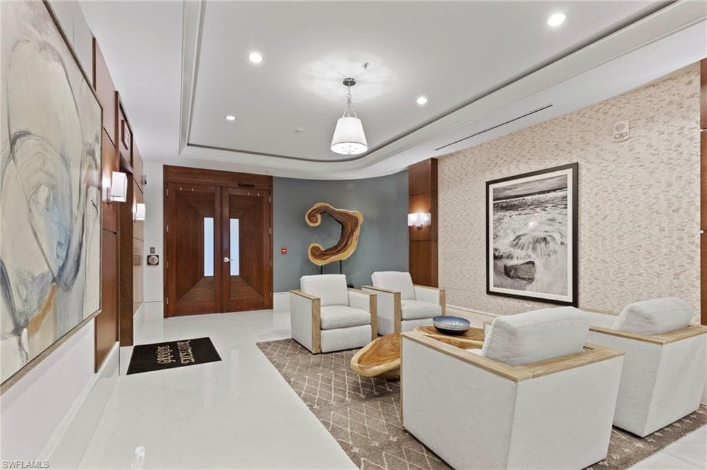 285 GRANDE WAY # 404, NAPLES FL 34110-35