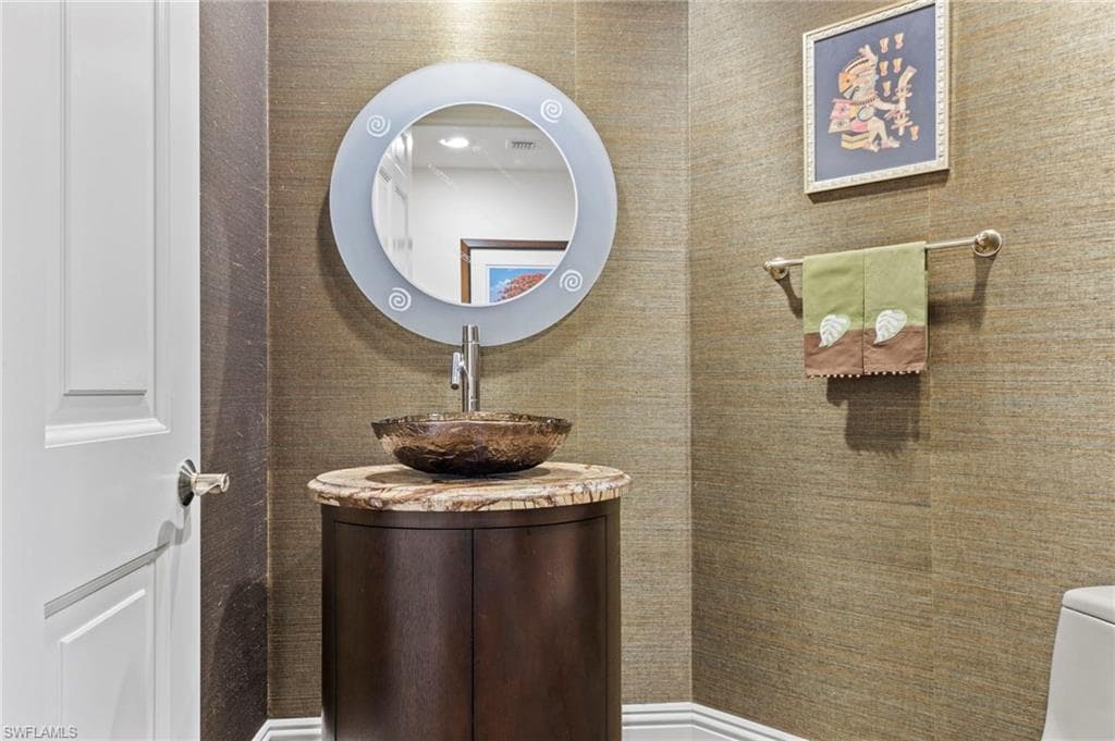 285 GRANDE WAY # 404, NAPLES FL 34110-23