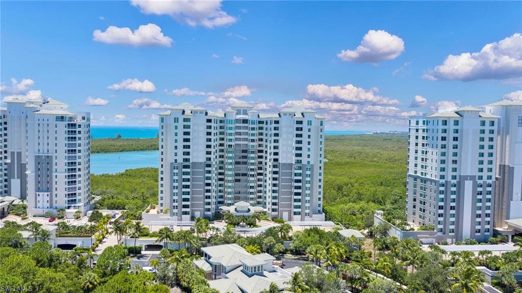 285 GRANDE WAY # 404, NAPLES FL 34110-33