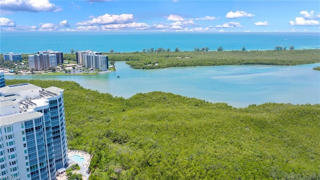 285 GRANDE WAY # 404, NAPLES FL 34110-32