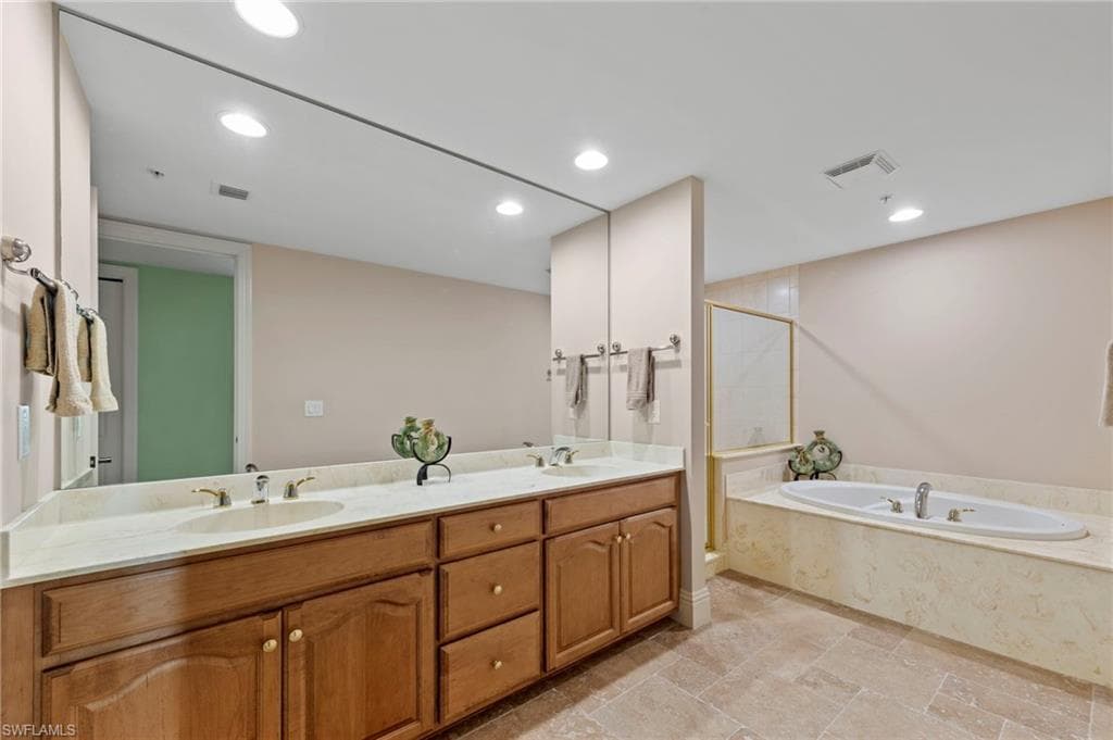 285 GRANDE WAY # 404, NAPLES FL 34110-20