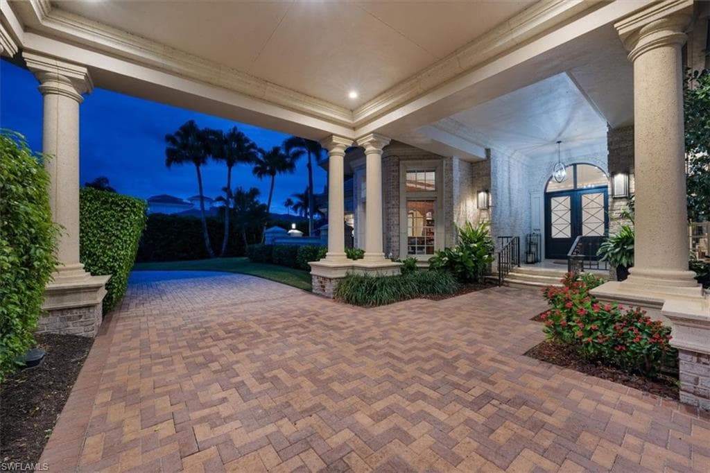 13700 Pondview CIR, NAPLES FL 34119-2