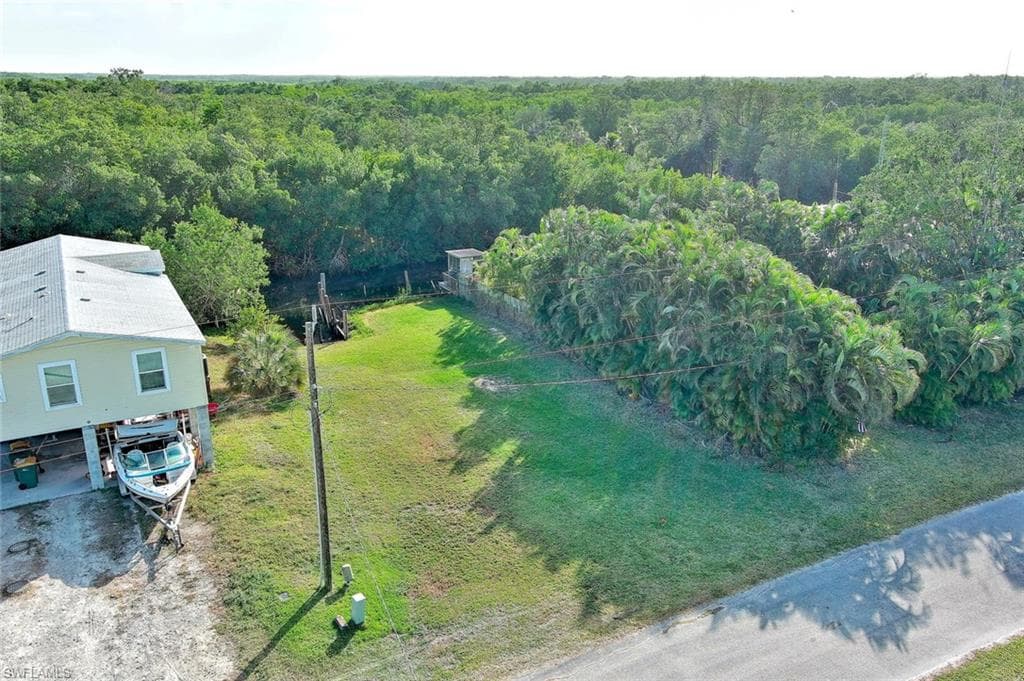 6 Spoonbill AVE, EVERGLADES CITY FL 34139-1