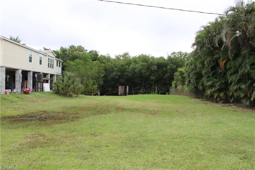 6 Spoonbill AVE, EVERGLADES CITY FL 34139-5