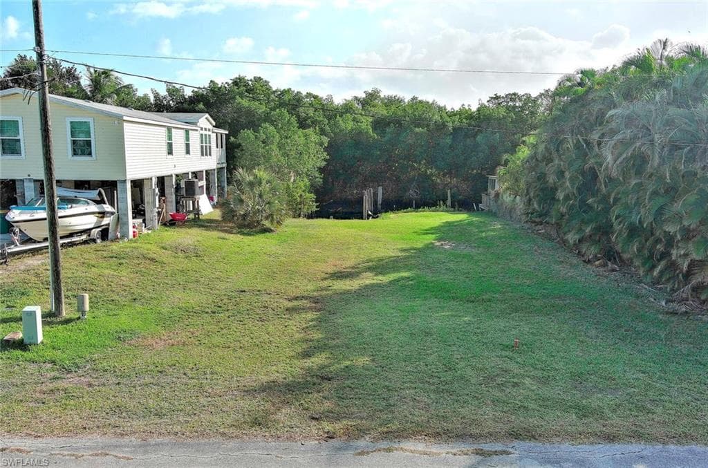 6 Spoonbill AVE, EVERGLADES CITY FL 34139-16