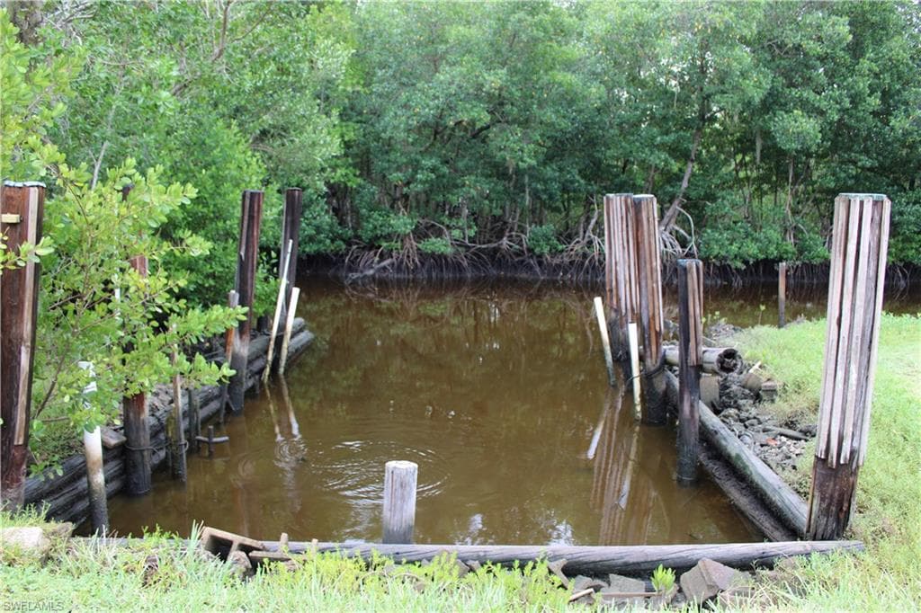 6 Spoonbill AVE, EVERGLADES CITY FL 34139-6