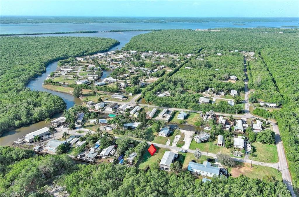 6 Spoonbill AVE, EVERGLADES CITY FL 34139-2