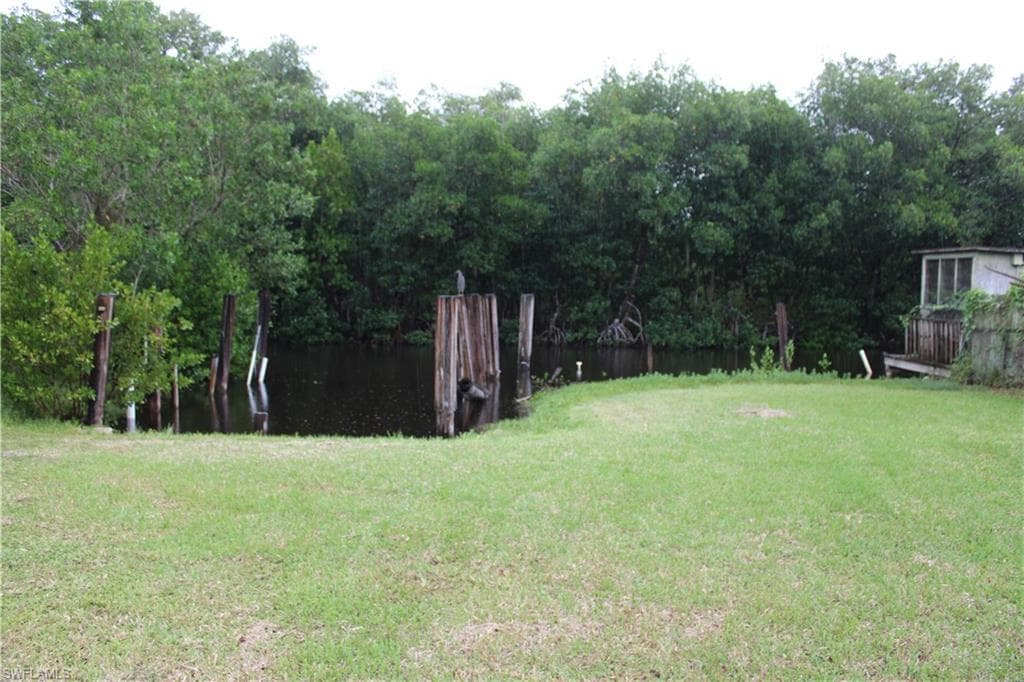 6 Spoonbill AVE, EVERGLADES CITY FL 34139-3