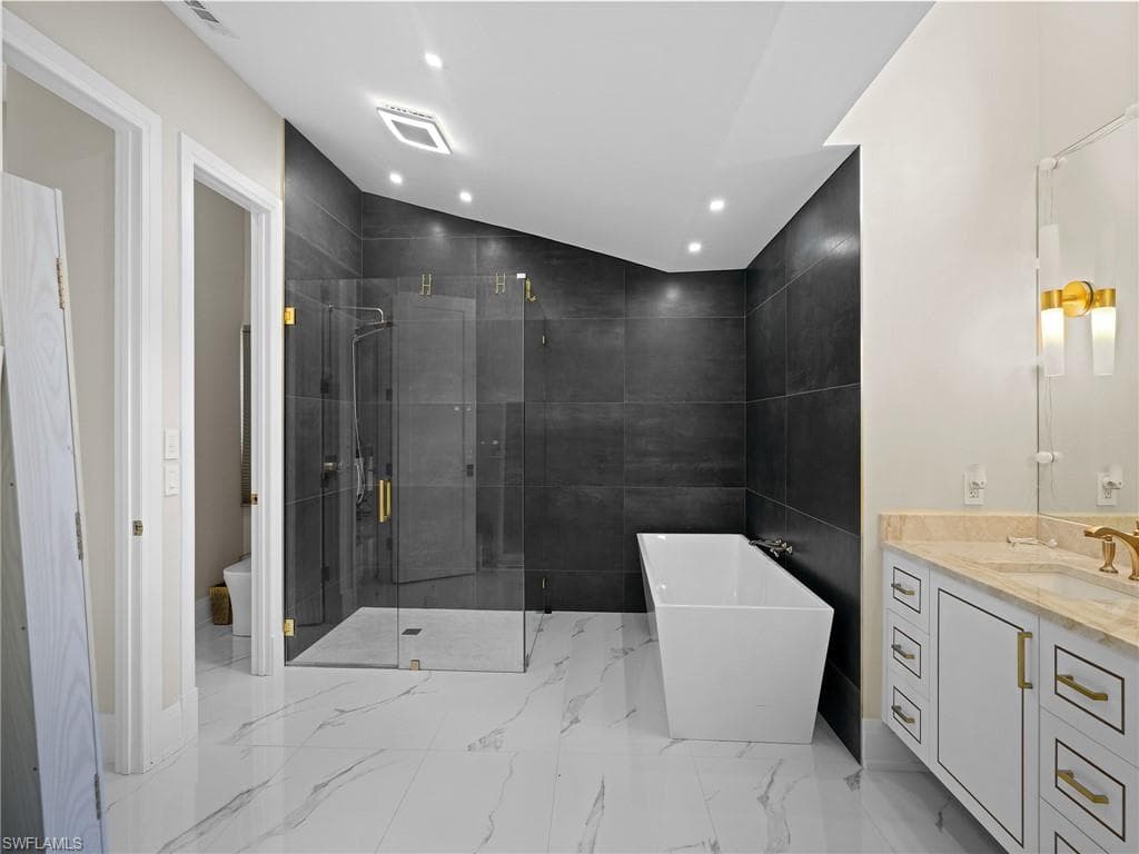 2140 Harlans RUN, NAPLES FL 34105-19