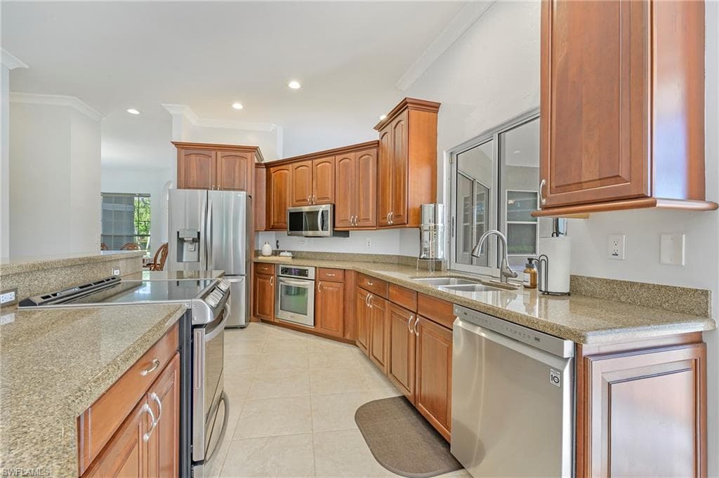 300 Wentworth CT, NAPLES FL 34104-22