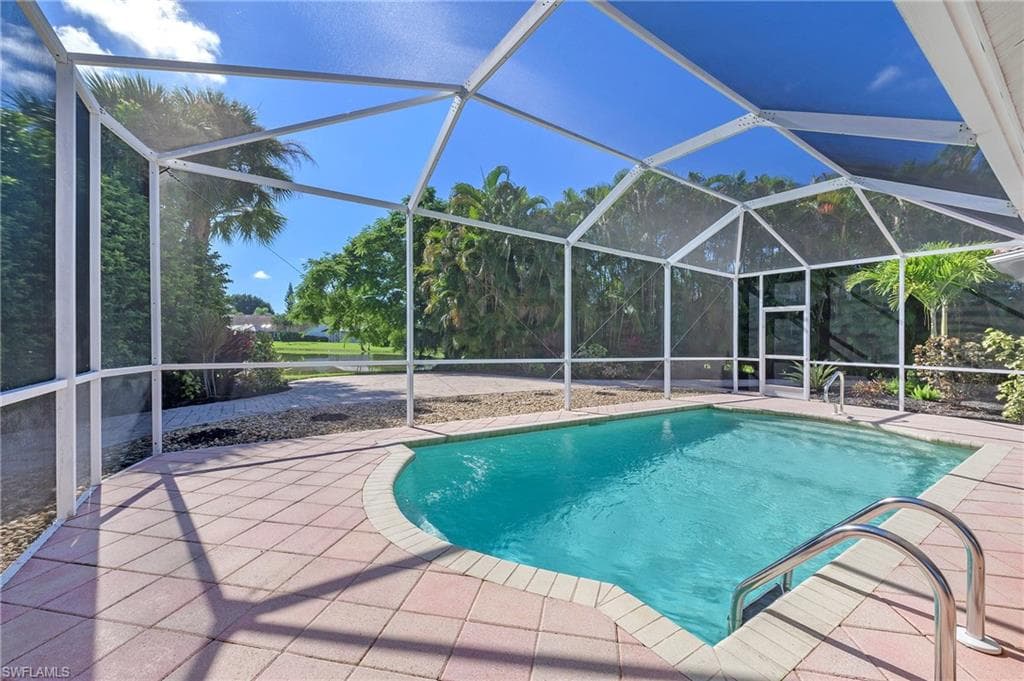 300 Wentworth CT, NAPLES FL 34104-5
