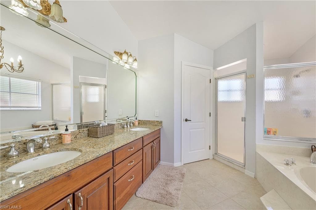 300 Wentworth CT, NAPLES FL 34104-12