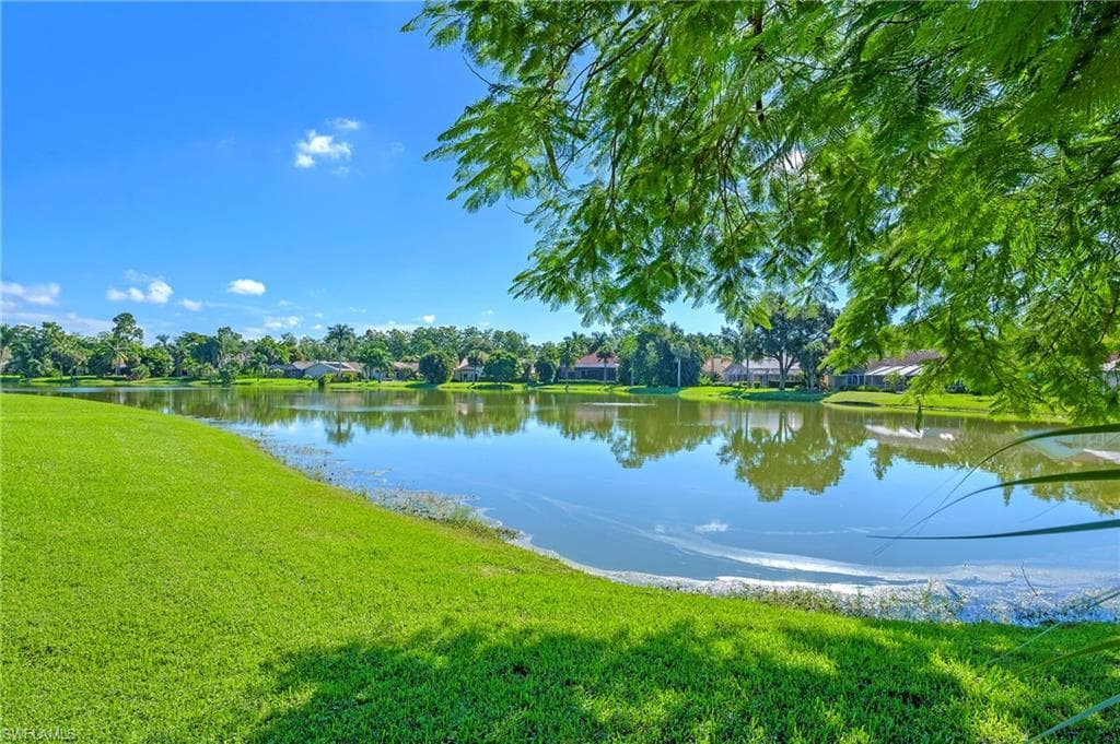 300 Wentworth CT, NAPLES FL 34104-6