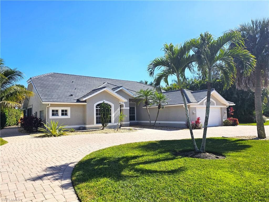300 Wentworth CT, NAPLES FL 34104-2