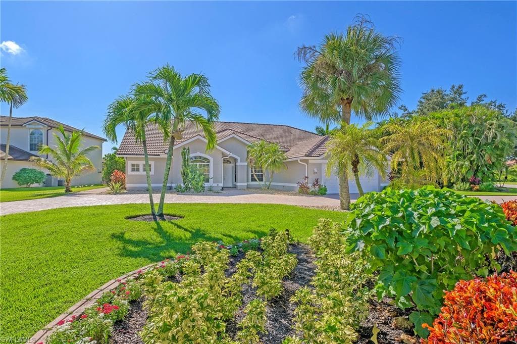 300 Wentworth CT, NAPLES FL 34104-31