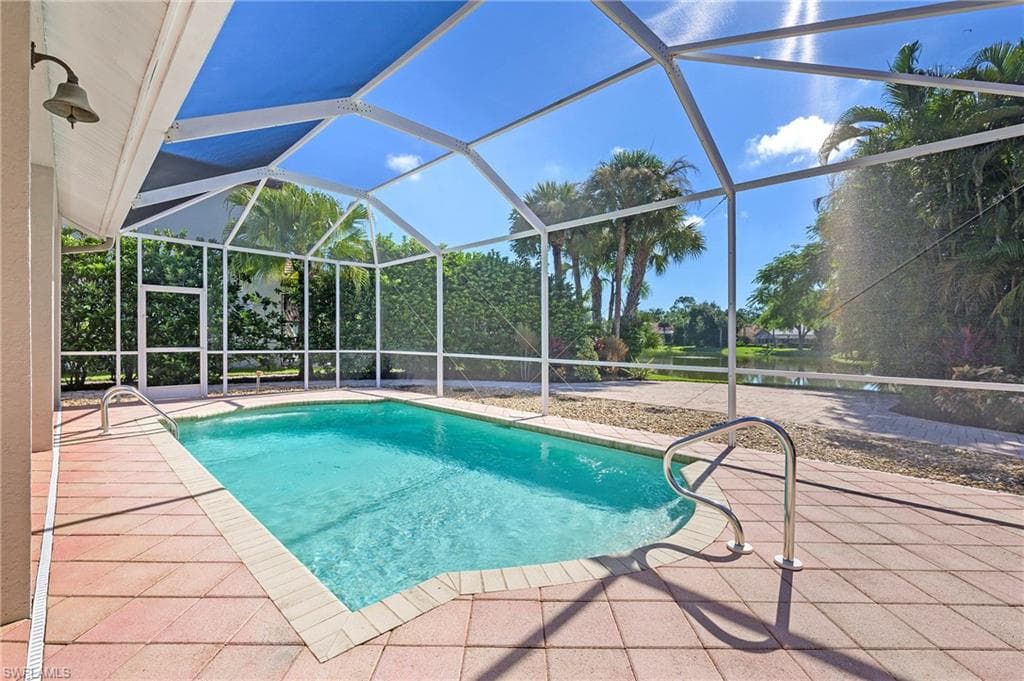 300 Wentworth CT, NAPLES FL 34104-4