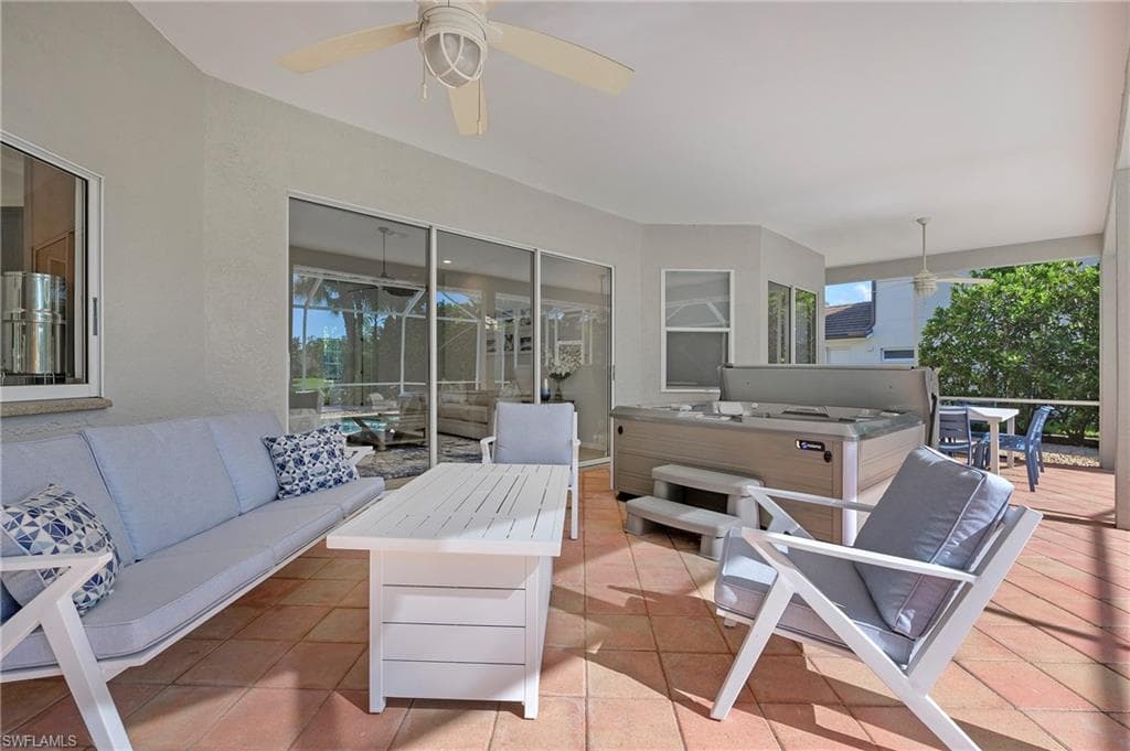 300 Wentworth CT, NAPLES FL 34104-8