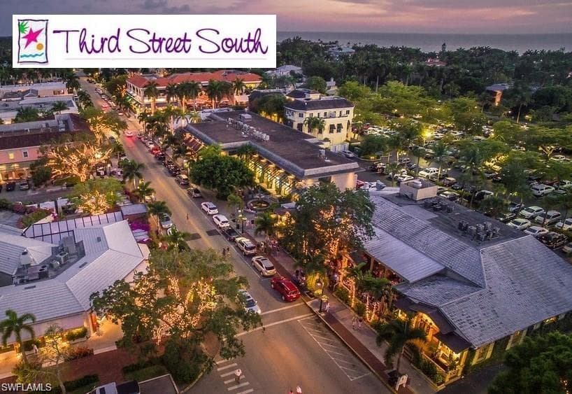 300 Wentworth CT, NAPLES FL 34104-33