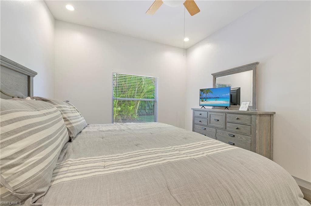 300 Wentworth CT, NAPLES FL 34104-14