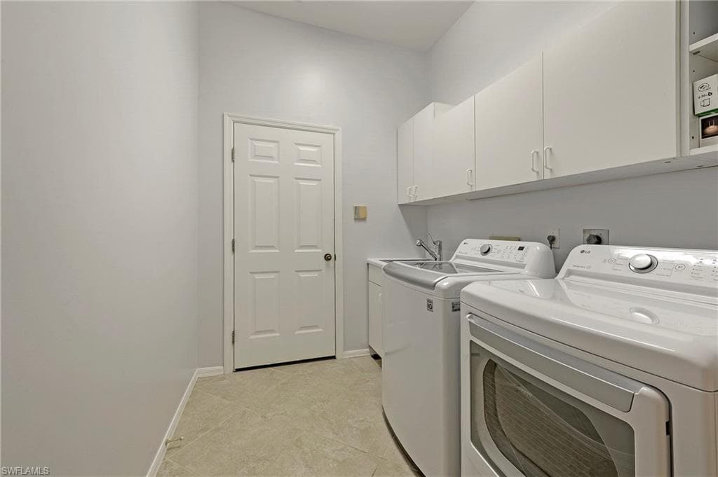 300 Wentworth CT, NAPLES FL 34104-28
