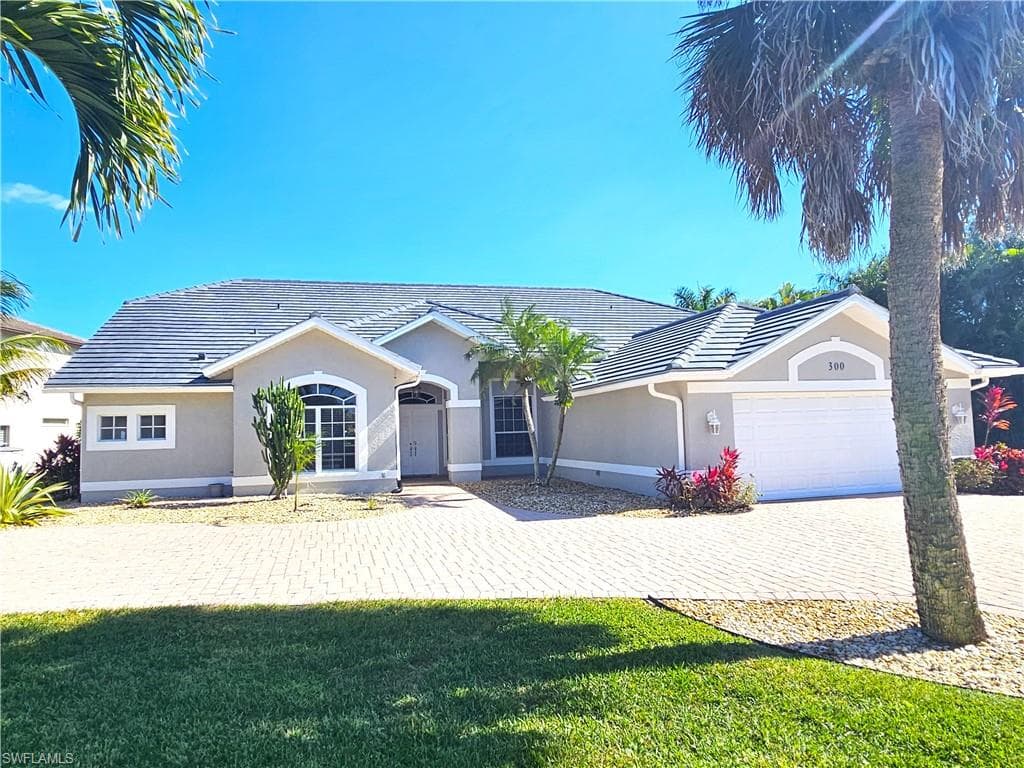 300 Wentworth CT, NAPLES FL 34104-3