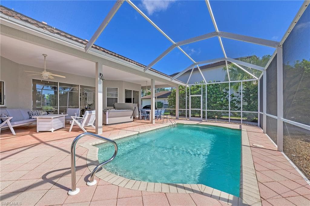 300 Wentworth CT, NAPLES FL 34104-7